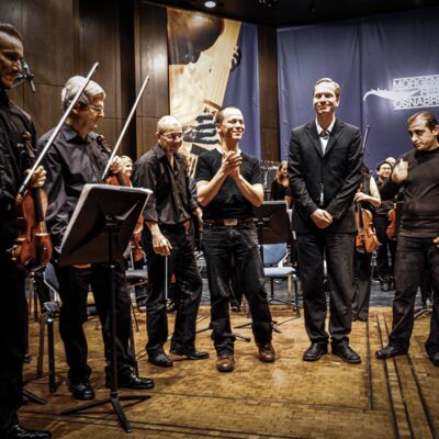 Perhat Khaliq, Frederik Köster, Firas Hassan, Moslem Rahal, Osnabrücker Symphony Orchestra & Hermann Bäumer © Philippe Frese